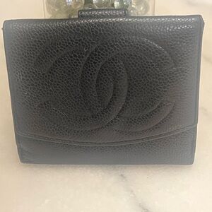 CHANEL in very good condition! NOTE: THE BUTTON IS THERE BUT DOES NOT CLOSE!